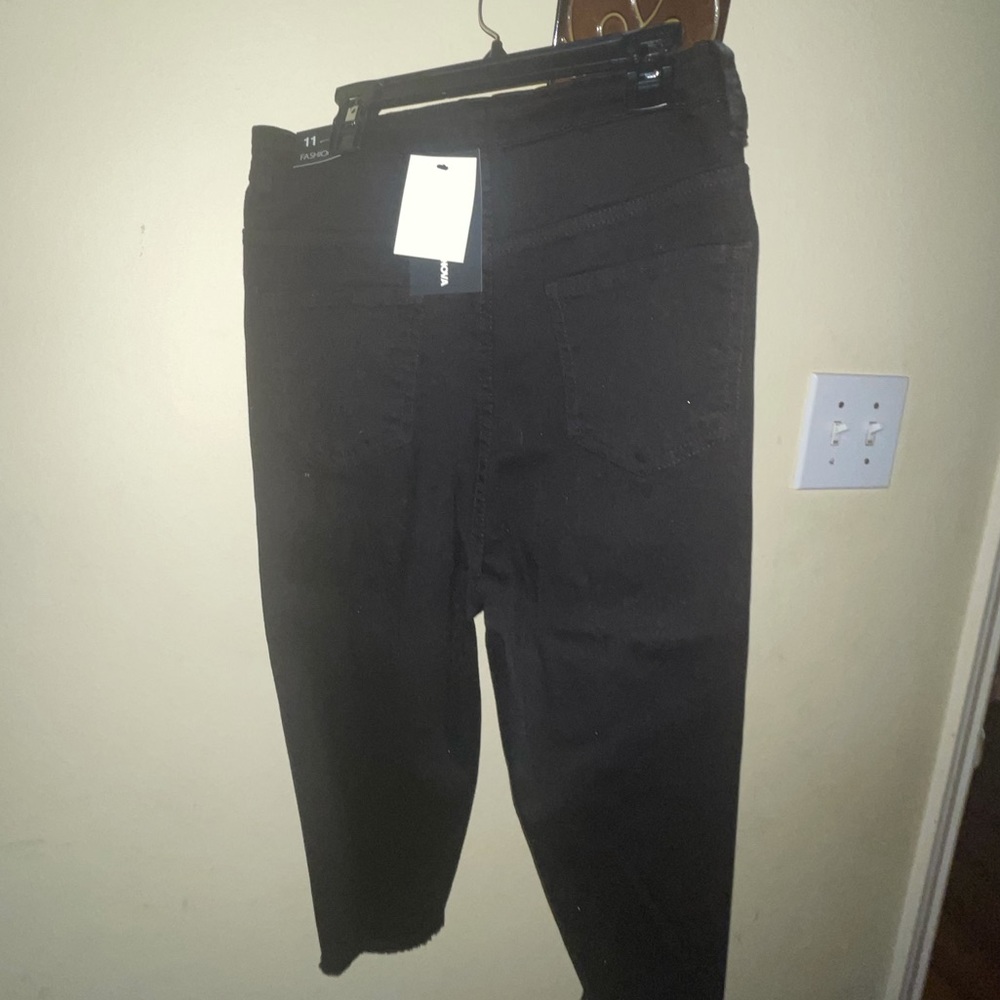 Black Fashion nova cropped jeans